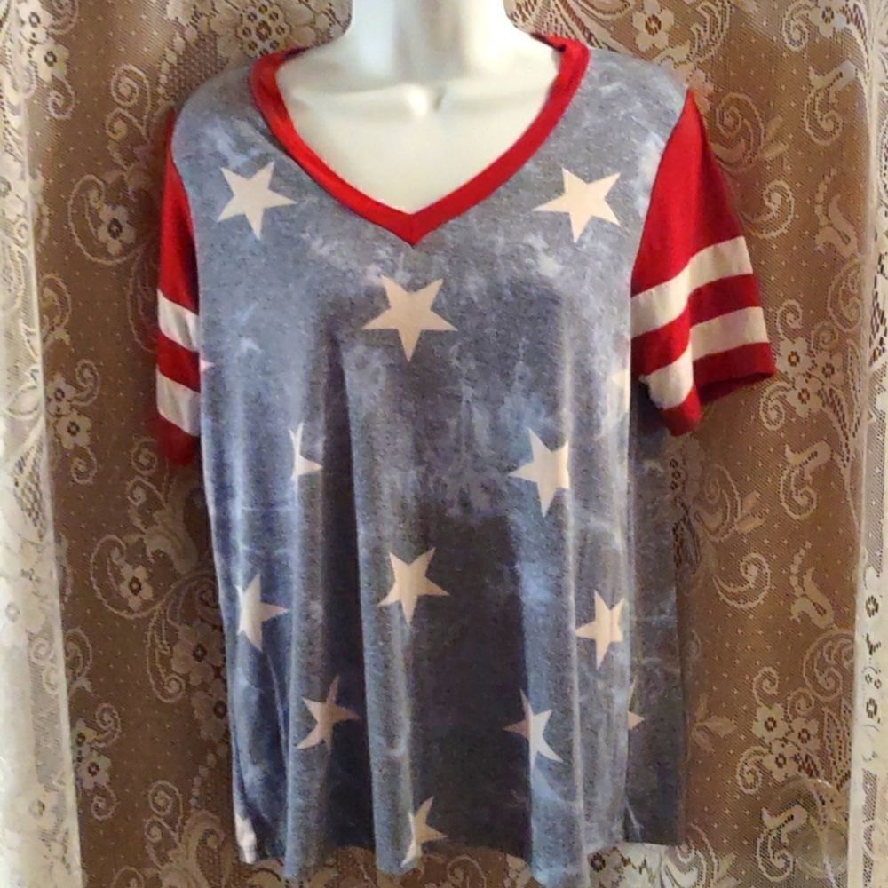 Hailey & Co Size S Stars and Stripes Short Sleeve V‎ neck Top